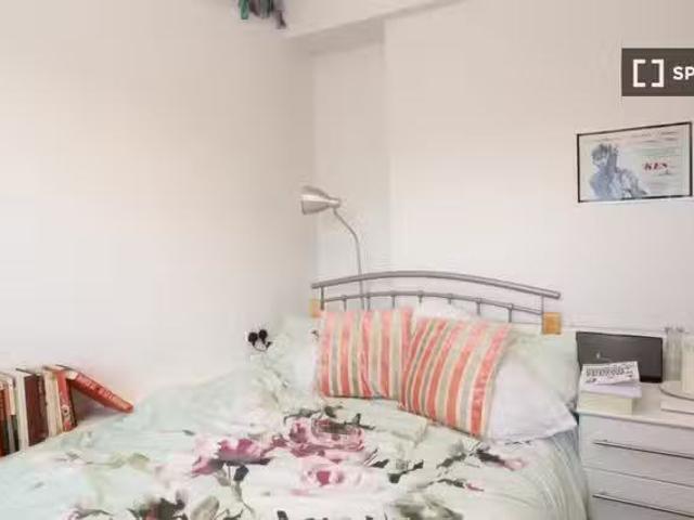 Deal! 1 BR Great room in 4 bedroom flat in Peckham, London