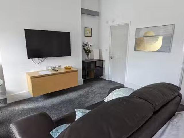 Charming 1 BR John Street