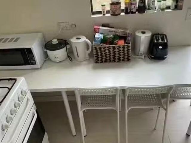 Deal! 1 BR Room 7