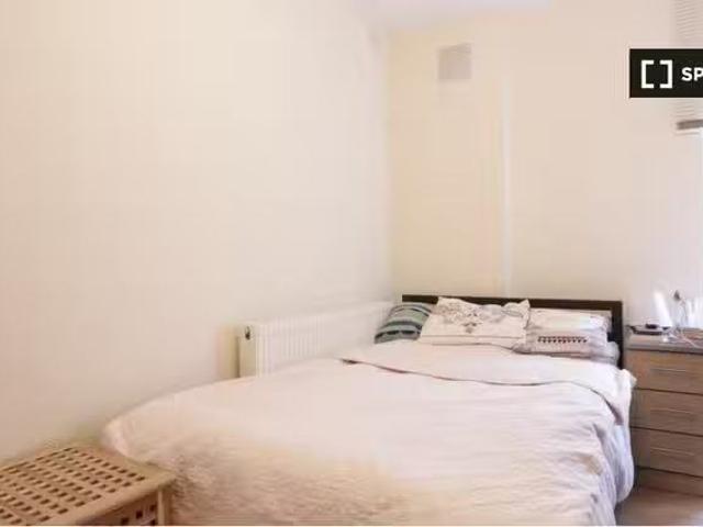 New 1 BR Room to rent in 4 bedroom flatshare Tower Hamlets.