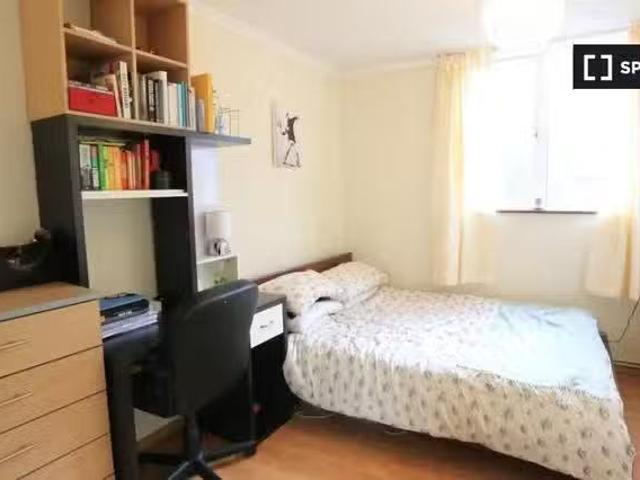 New 1 BR Rooms in a 4 Bedroom Apartment for rent in Bethnal Gr.