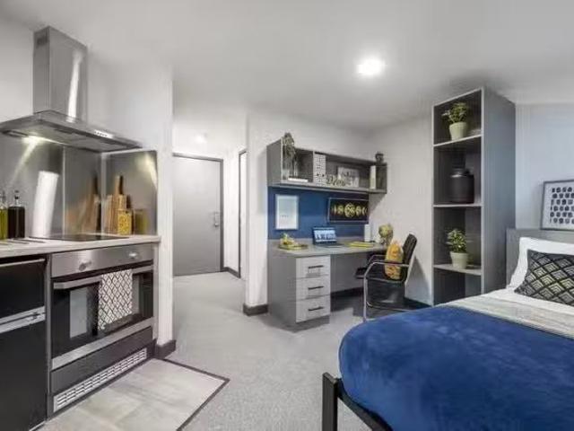Charming 1 BR Uit Compass Residence Bronze Studio High Floor