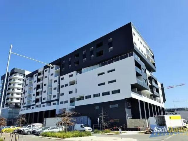 Cheap 1 BR 157/35 Oakden Street, GREENWAY Apartment for rent.