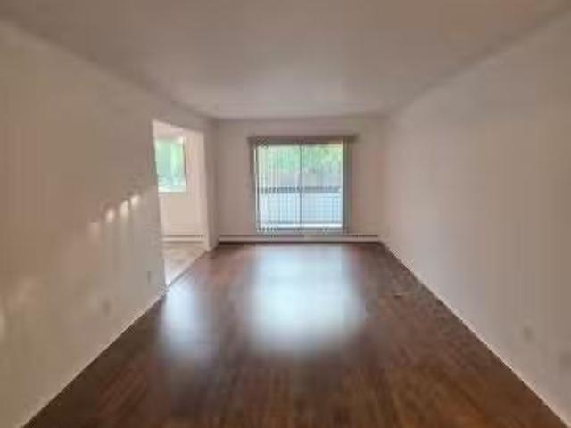 Deal! 1 BR 103 550 Rue Varennes, Longueuil Le Vieux Longueuil.