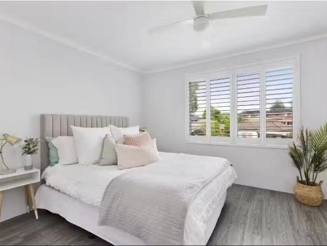 Cheap 1 BR 1/11 13 Rowe Street, Freshwater Apartment for rent.