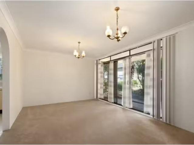 Just in! 1 BR 1/27 29 The Kingsway, Dee Why Apartment for rent.