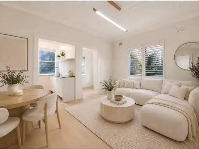 Just in! 1 BR 1/3 Thorpe Street, Clovelly Apartment for rent.
