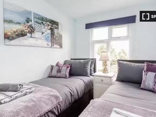 Unique 1 BR 1 bedroom flat to rent in Watford, London