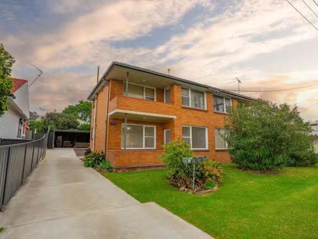 Deal! 1 BR 2/49 Verulam Road, Lambton, NSW 2299