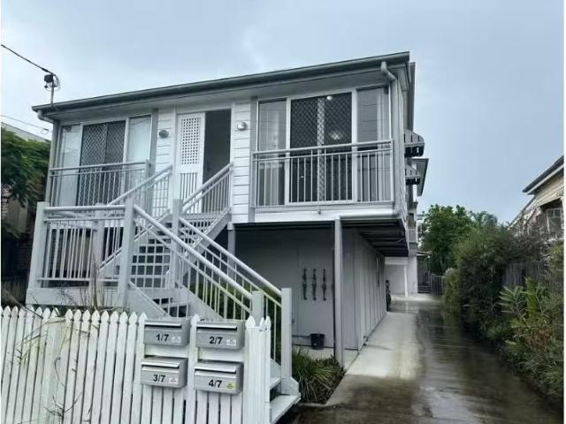 Unique 1 BR 2/7 Ellis Street, Stones Corner Apartment for rent.