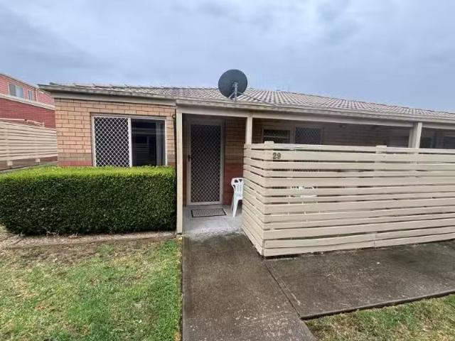 Deal! 1 BR 29/80 Queen Elizabeth Drive, Armidale Apartment for.