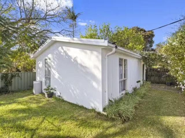 Cheap 1 BR 29B Windsor Road, BERKELEY VALE Apartment for rent.