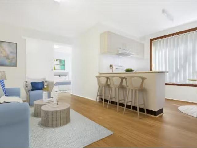 Unique 1 BR 2/10 Bode Avenue, North Wollongong Apartment for r.