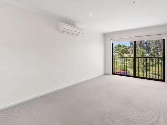 Nice 1 BR 2/17 Combo Court, Harrison, ACT 2914