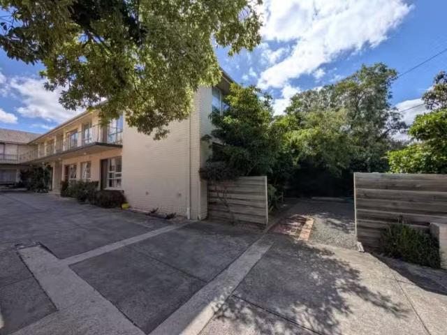Unique 1 BR 2/26 Eumeralla Road, Caulfield South VIC 3162 Ap.