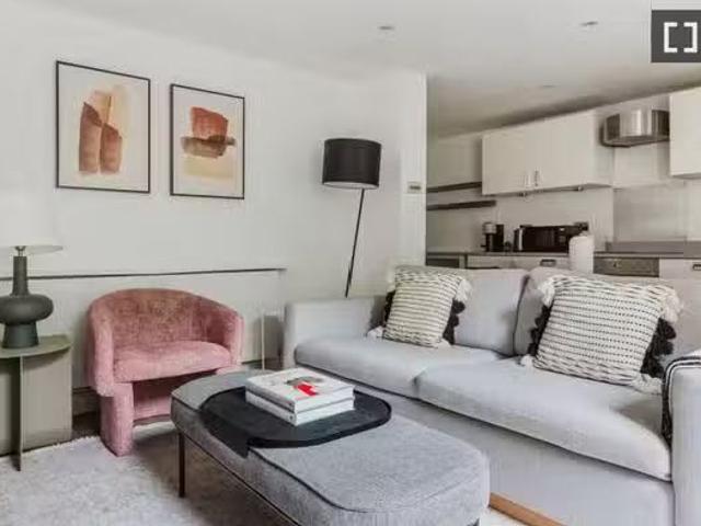 Rental! 1 BR 2 bedroom apartment for rent in Hallfield Estate.