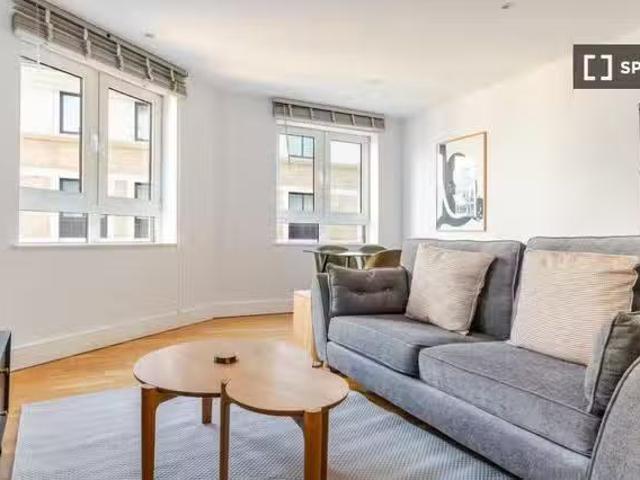 Charming 1 BR 2 bedroom apartment for rent in London, bills in.