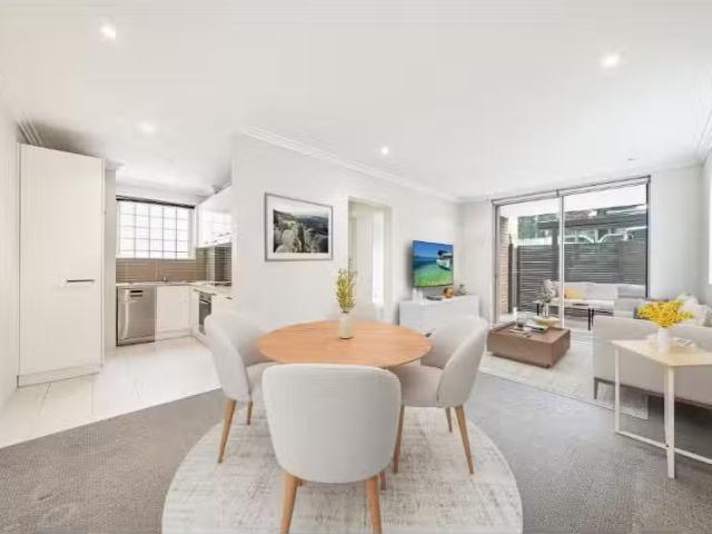 Deal! 1 BR 3/655 Old South Head Road, ROSE BAY Apartment for r.