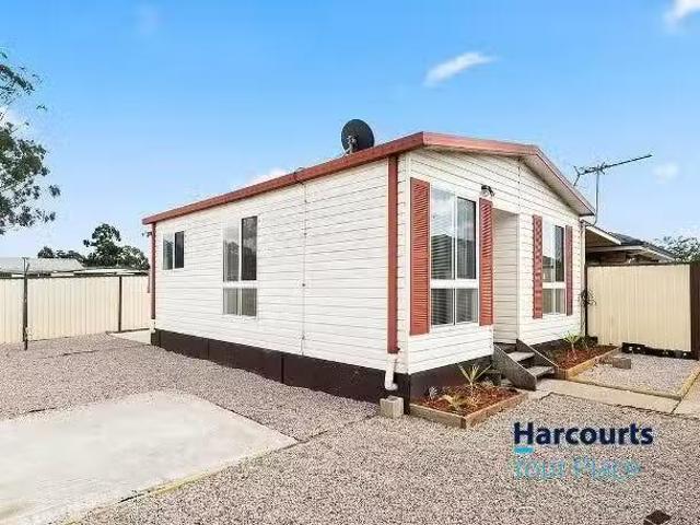 Nice 1 BR 36A Kirsty Crescent, HASSALL GROVE, NSW 2761 Flat.