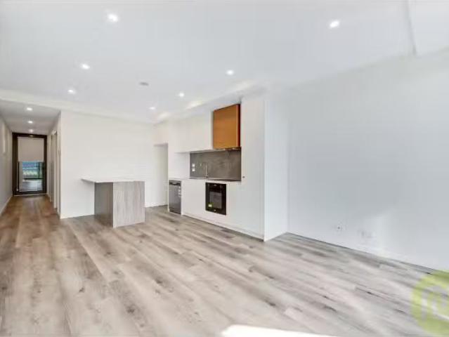 Charming 1 BR 304/170 Anthony Rolfe Avenue, Gungahlin Apartmen.