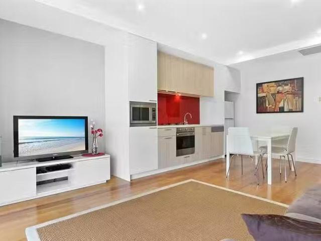 Cheap 1 BR 304/19 Honeysuckle Drive, Newcastle, NSW 2300