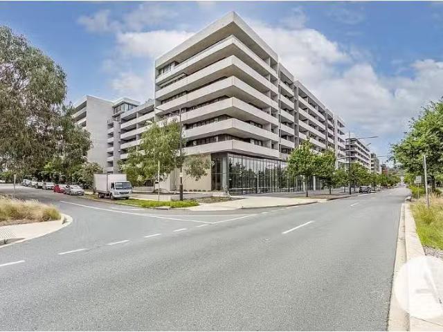 For Rent! 1 BR 331/2 Anzac Parade, Campbell Apartment for rent.
