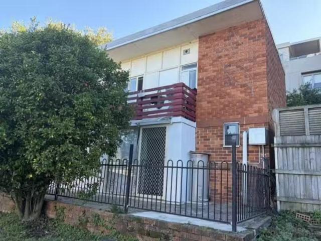 Deal! 1 BR 3/317 Barrenjoey Road, Newport Apartment for rent.