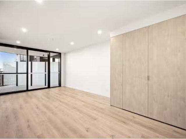 Deal! 1 BR 417/61 Camilleri Way, GUNGAHLIN Apartment for rent.
