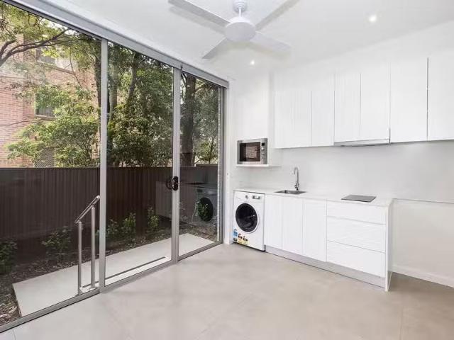 Rental! 1 BR 4/33 Hampden Street, Beverly Hills Apartment for.