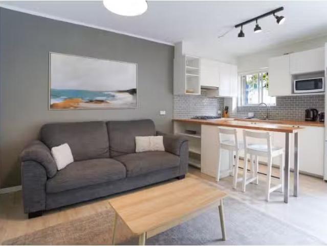 Unique 1 BR 4/3 Fairway Close, Manly Vale Apartment for rent.