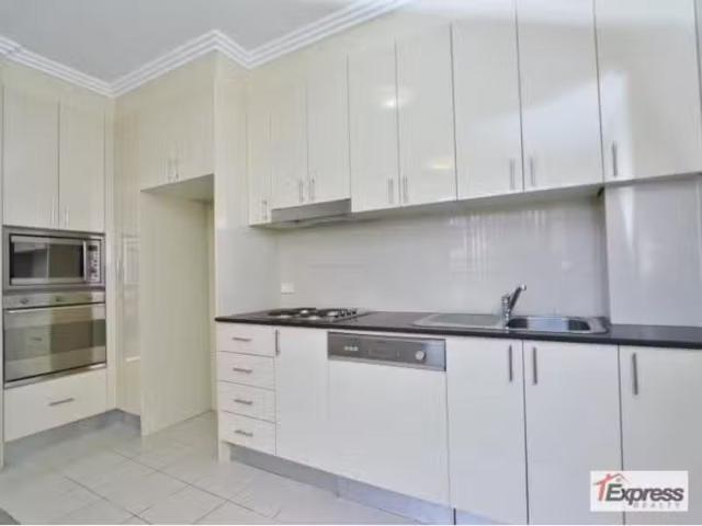 Just in! 1 BR 5/99 103 Curlewis Street, BONDI BEACH Apartment.
