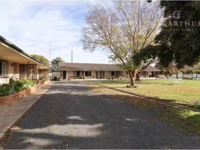 Nice 1 BR 5/1 3 Matthews Street, Lockhart Apartment for rent.
