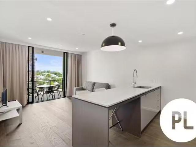 Nice 1 BR 809/148 Logan Road, Woolloongabba Apartment for rent.