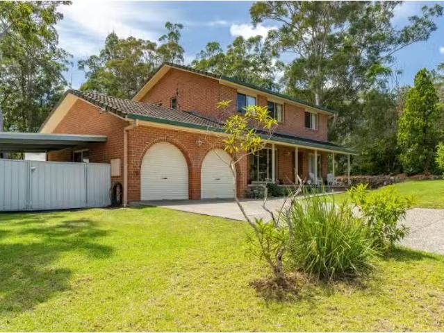 Unique 1 Lyn Crescent, Smiths Lake House for rent Listed by P.