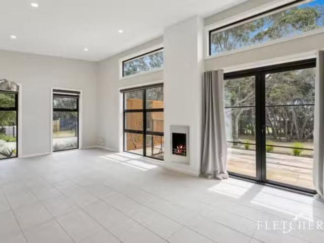Cozy 1 Laurel Street, Rye VIC 3941 House For Lease
