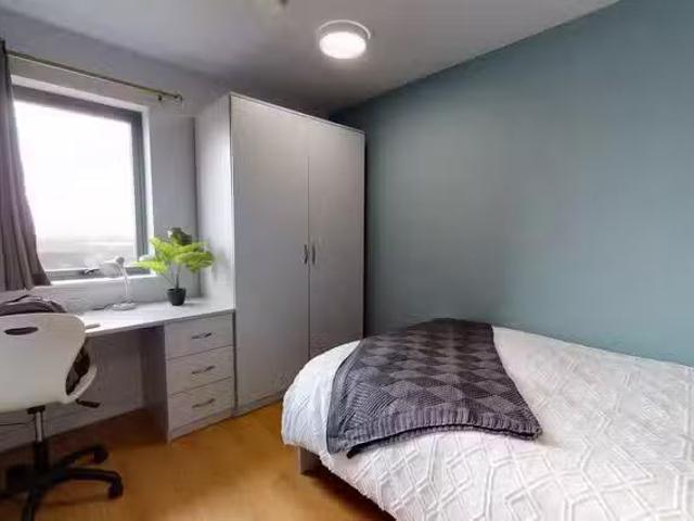 Deal! 1 Room 4 5 Bedroom Cluster Ensuite