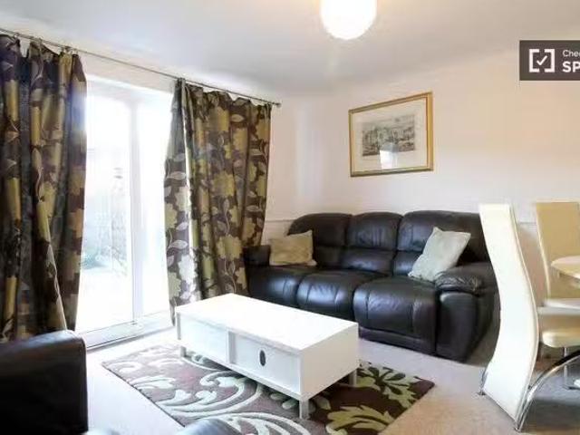 Just in! 1 Room 4 Bedroom House for Rent in Thamesmead, London