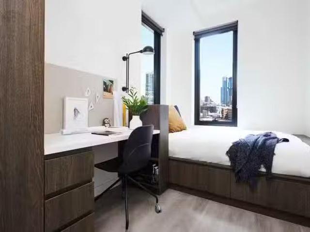 Cheap 1 Room Double Bed with 4 Bed Apartment with Ensuite