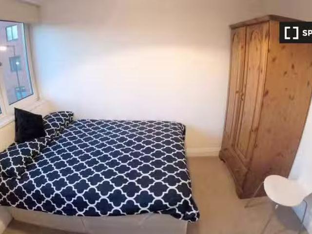 Just in! 1 Room Room for rent in a 4 bedroom houseshare in Ang.