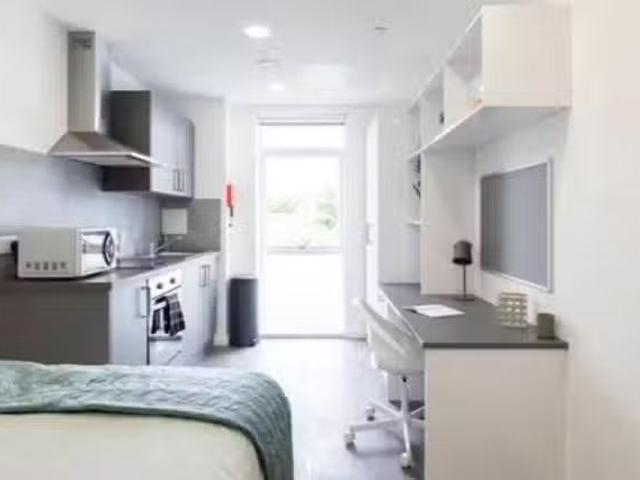 Rental! 1 Room The Cavendish 8 Bed Classic En suite