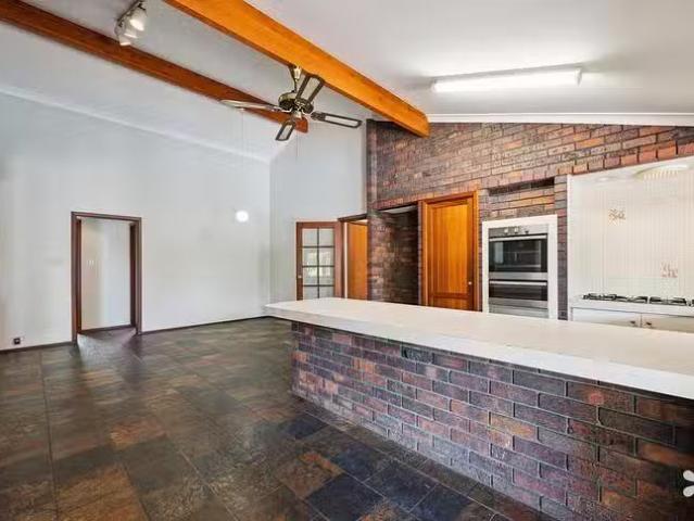 Deal! 1 Shea Grove, Leeming, WA 6149