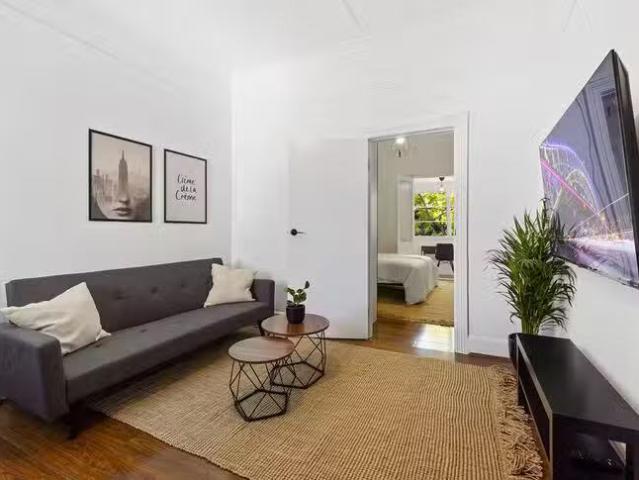 Deal! 1A Hughes Street, Potts Point, NSW 2011
