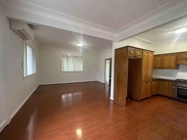 Deal! 23 Warra Street, Wentworthville House for rent Listed b.