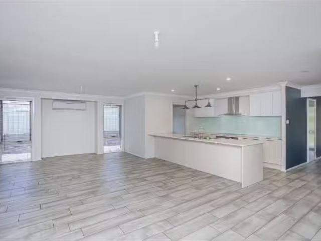 Unique 23 Barringum Close, MEDOWIE House for rent Listed by K.