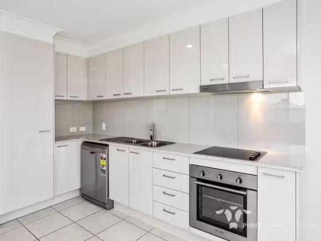 Charming 2/3 Gooloowan Circuit, Brassall, QLD 4305