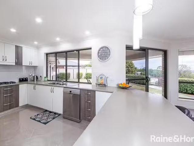 Unique 23 Hillview Parade, Kingaroy, QLD 4610