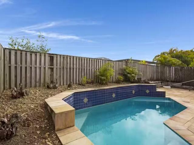 Deal! 23 Ranier Crescent, Varsity Lakes, QLD 4227 House for.