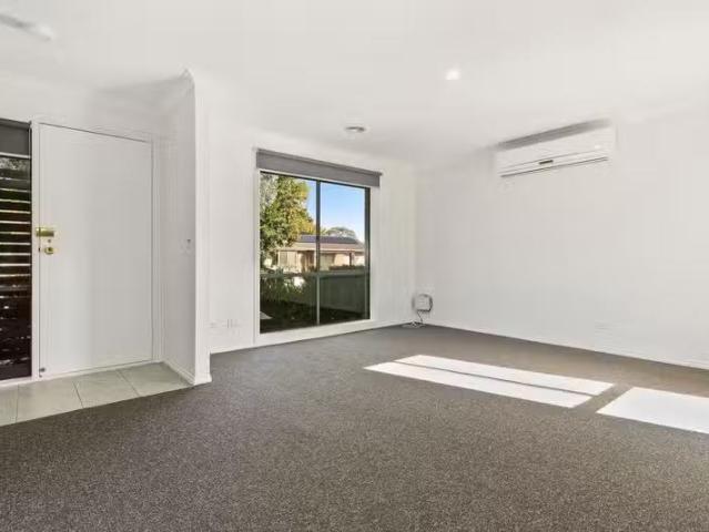 Cozy 23 Spencer Drive, Carrum Downs, VIC 3201 House for Rent