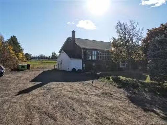 Nice 200 Karolie Rd, Riverview, NB, E1B 1R1 commercial for l.