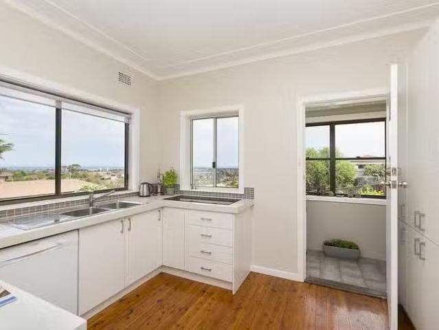 Nice 201 Flagstaff Road, Lake Heights, NSW 2502
